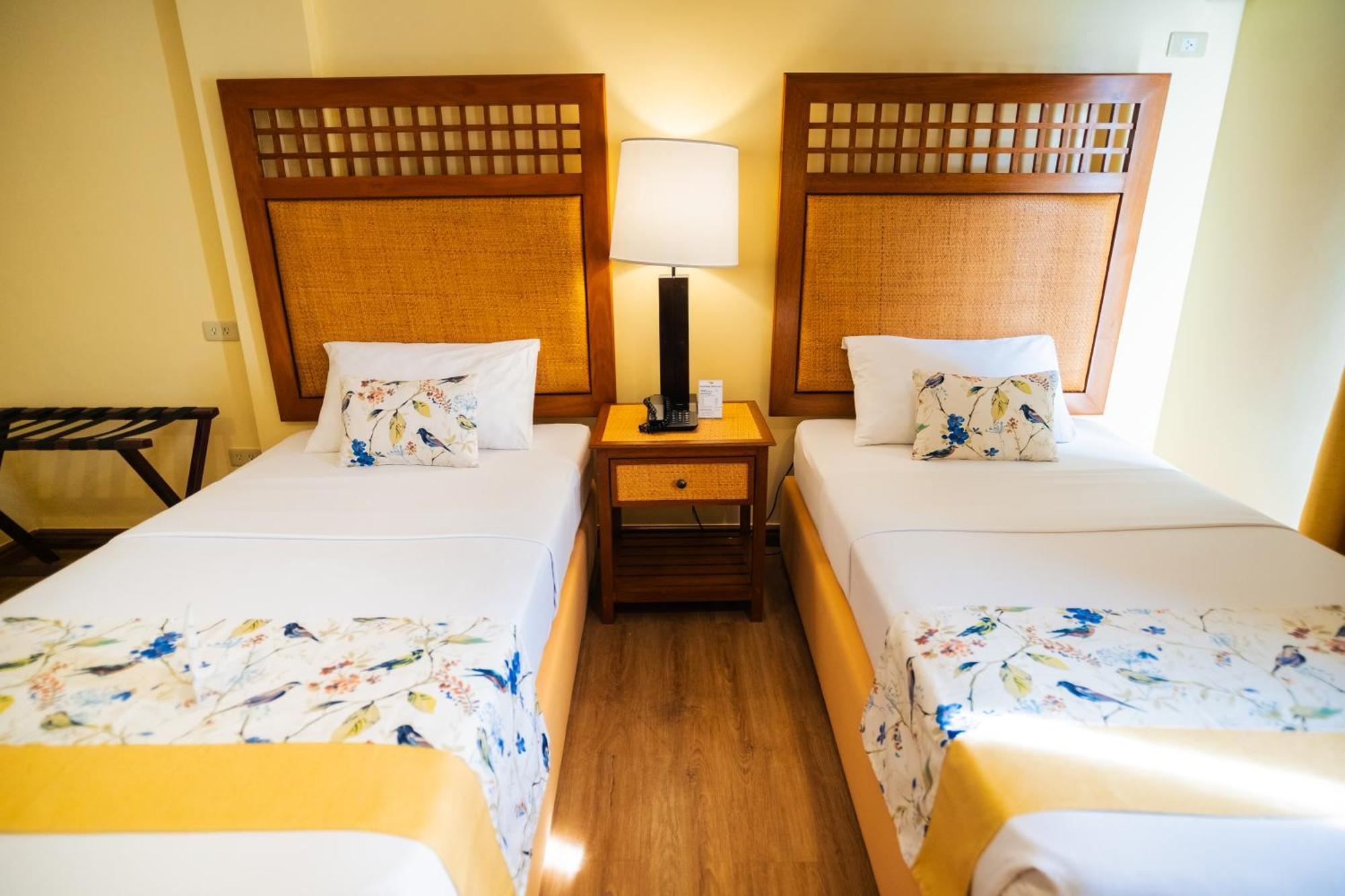 Boracay Tropics Resort 4*