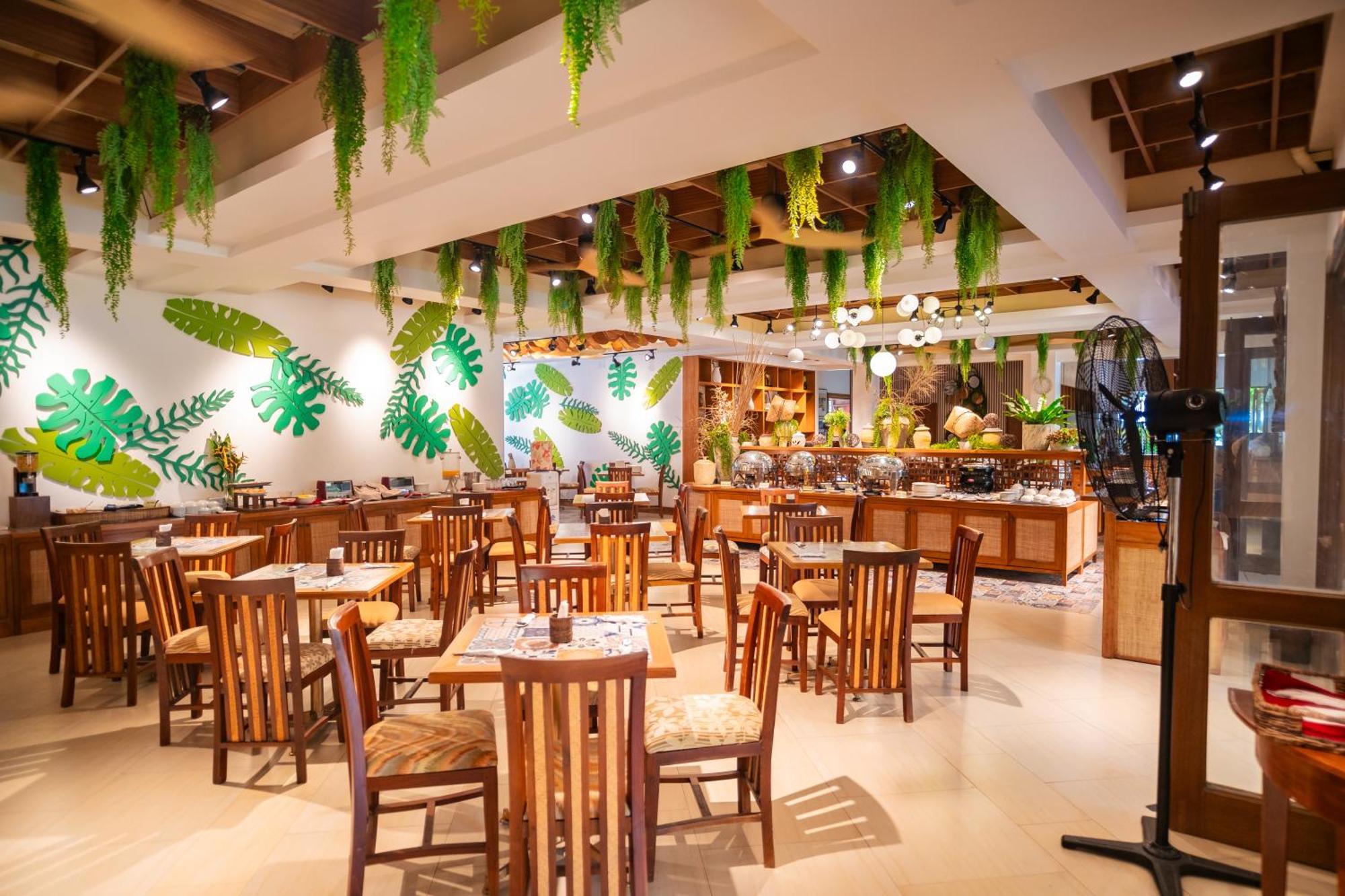Boracay Tropics Resort